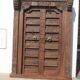 Indian door in old teak piece and patina of origin