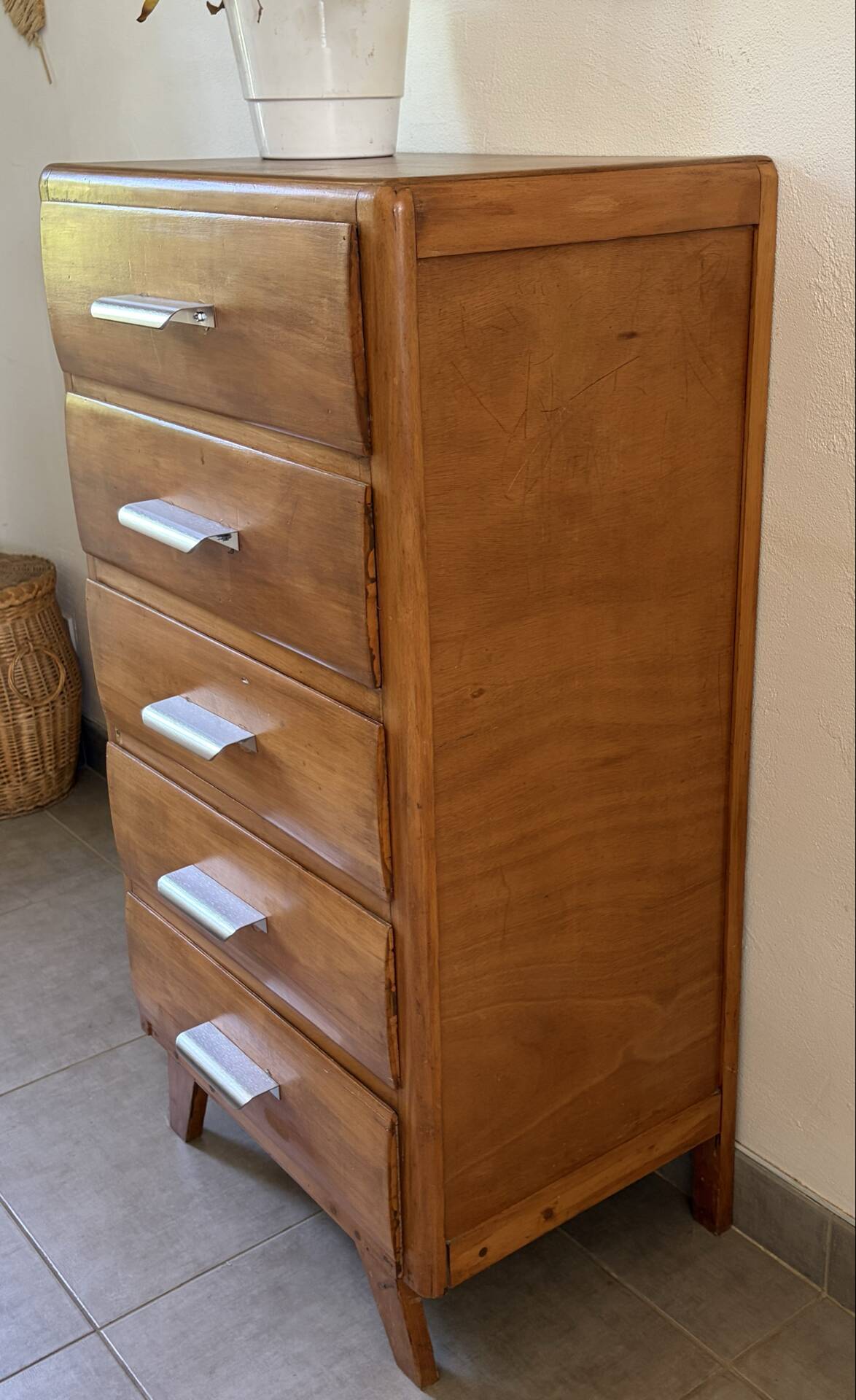 Vintage chest of drawers/commode from the 1960s.