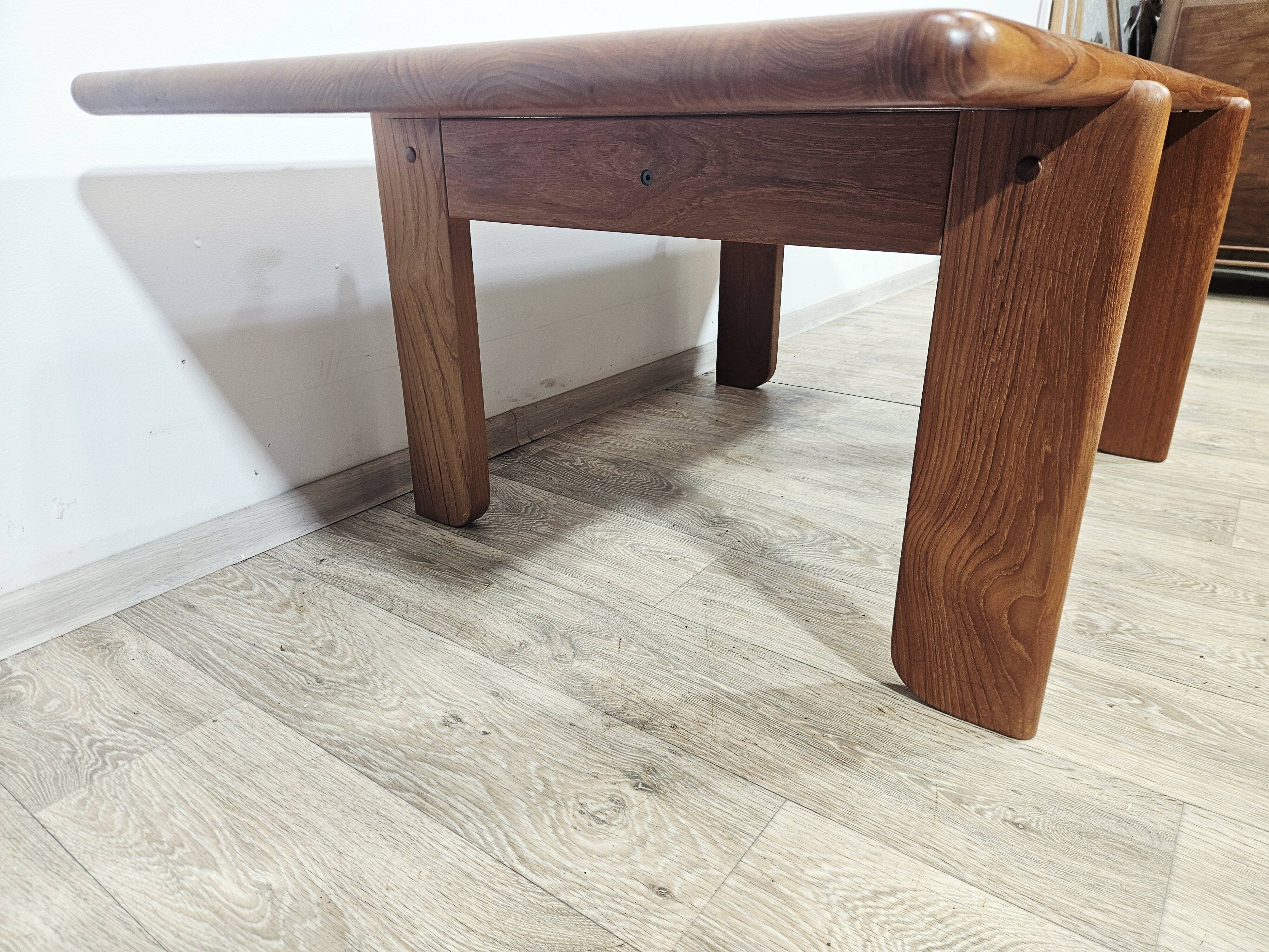 Table basse en teck massif danois / Style Mid-Century Modern / Années 1970.