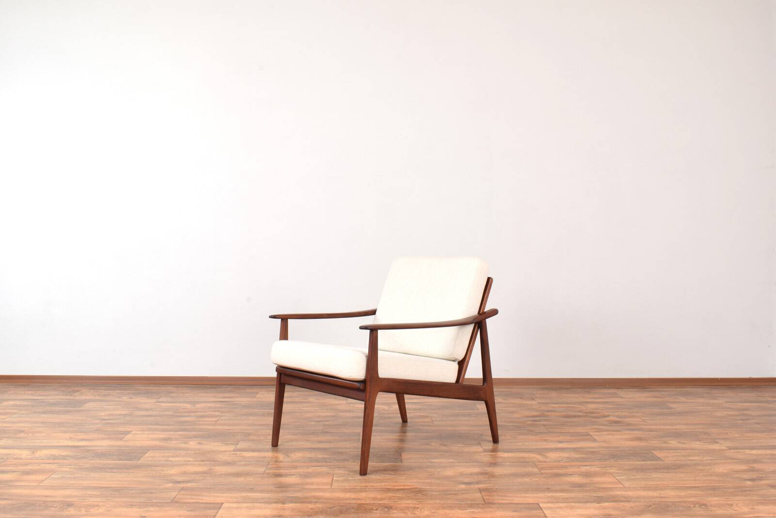 Mid-Century Danish Wood & Linen Lounge Chairs, Set of 2, 1960s.