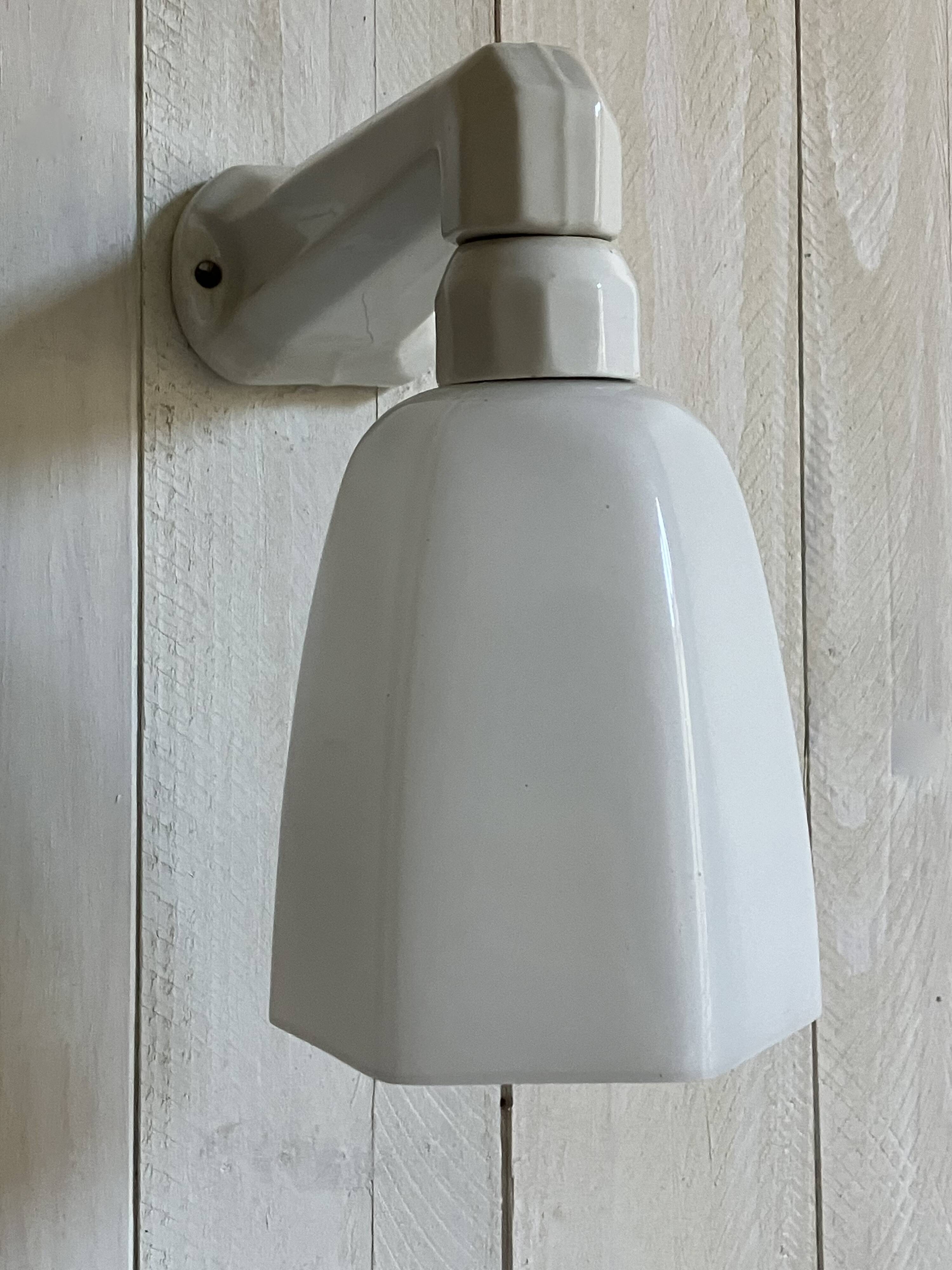Art deco wall lamp, porcelain and opaline