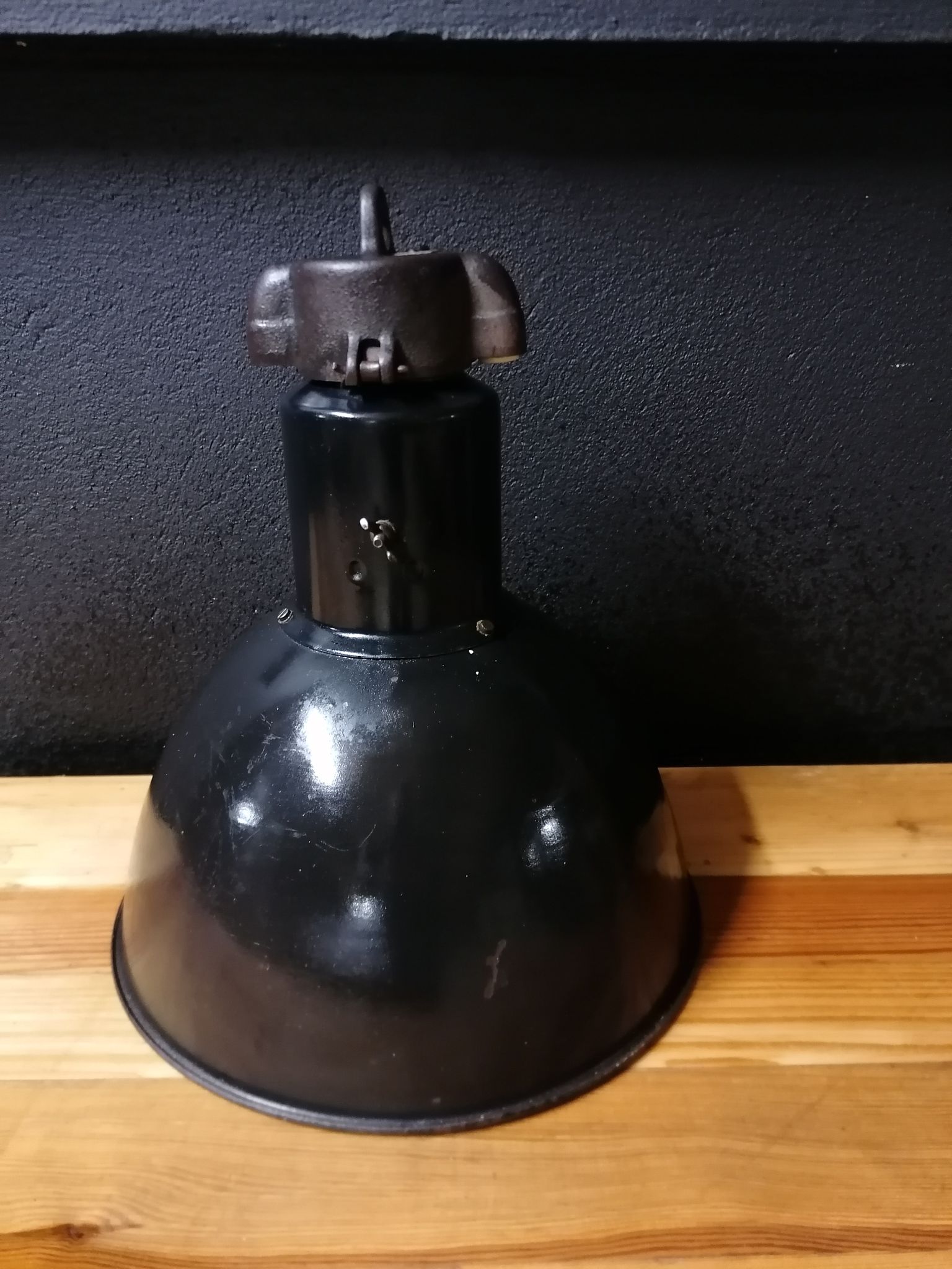 Industrial vintage factory pendant lamp, enamelled metal, 60s