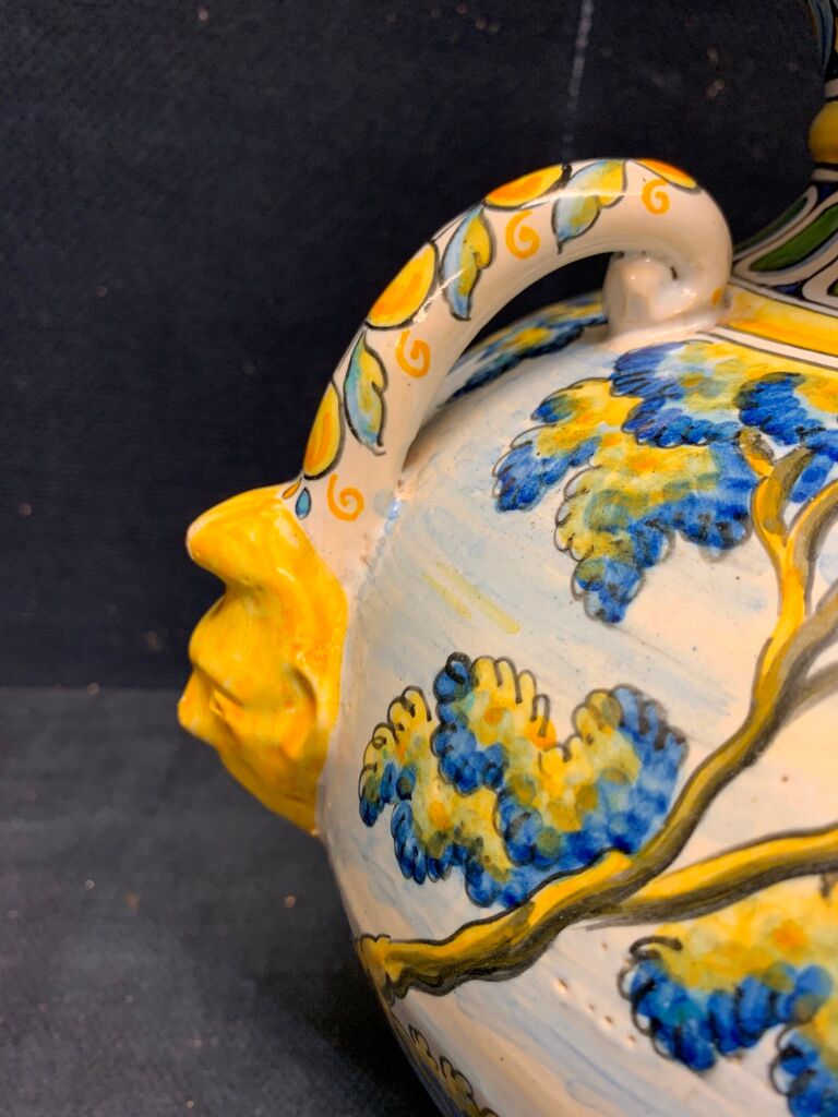 Vase, Spanish majolique Niveiro