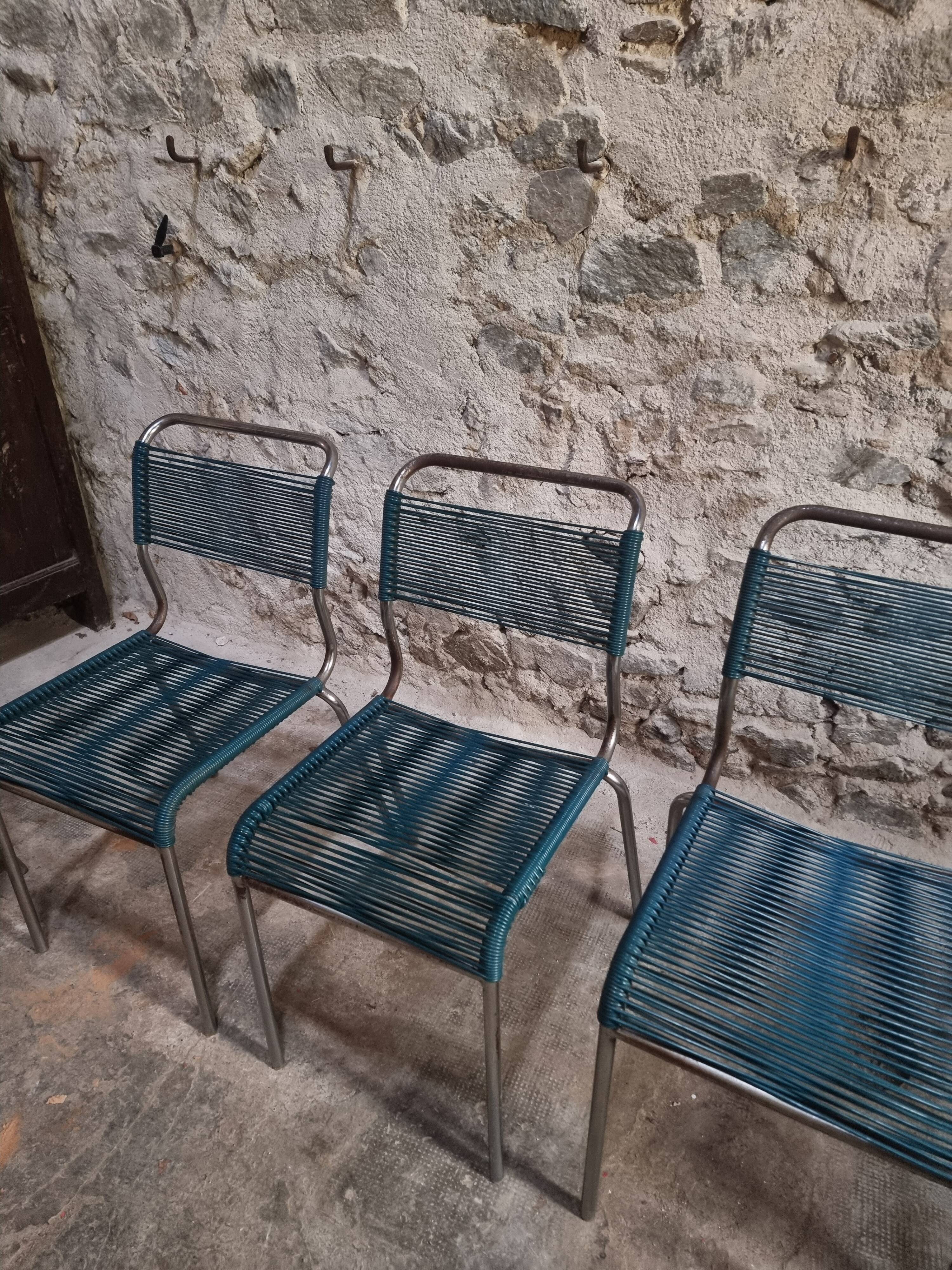 Ensemble de 6 chaises spaghetti françaises avec tabouret assorti – chaises bistrot à cadre chromé – sièges de café vintage empilables – milieu à fin du 20e siècle