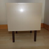 Chevet d'internat en formica