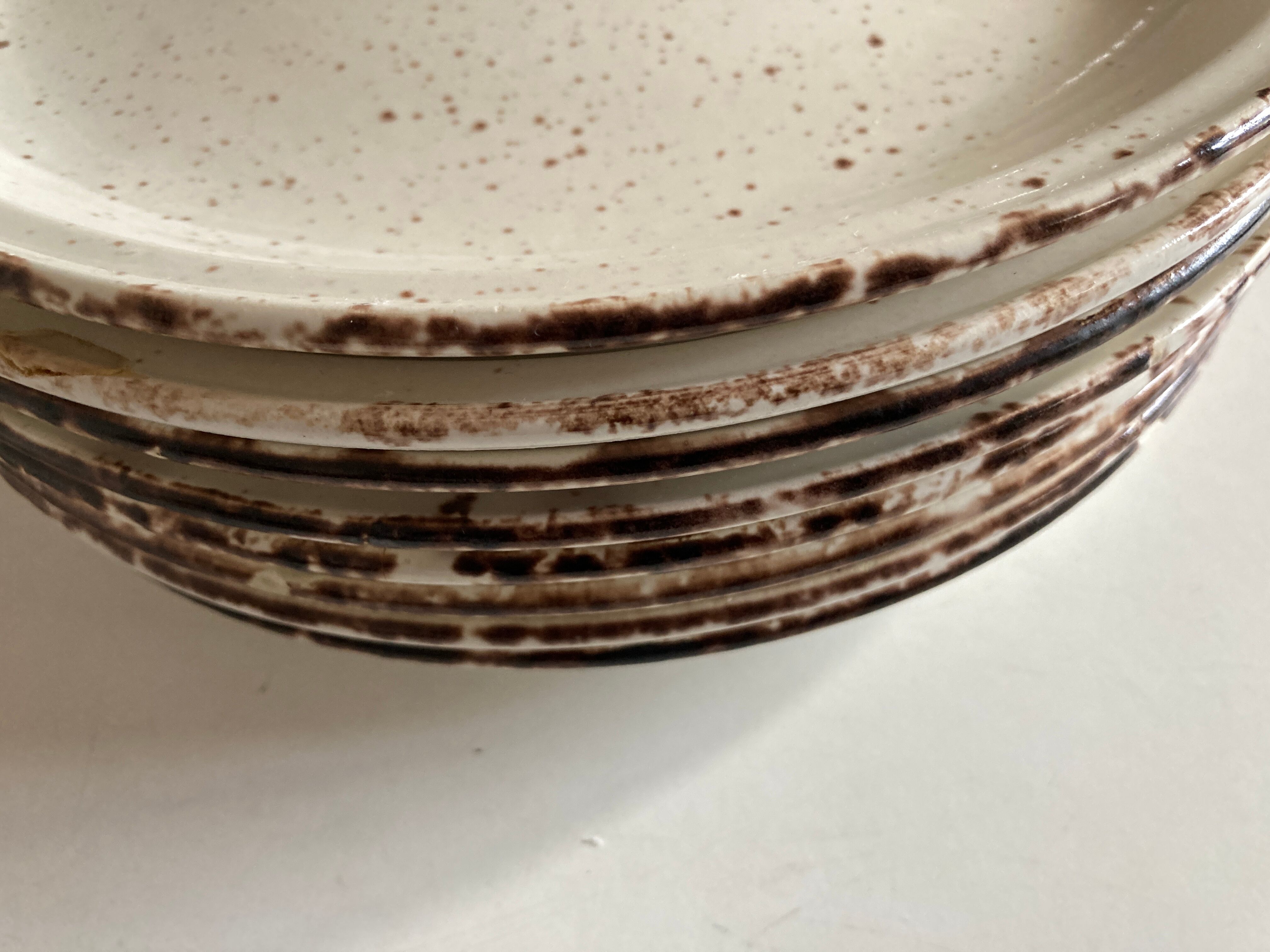 set of 7 plates 1970s faience of Gien Lanzarote sandstone decoration