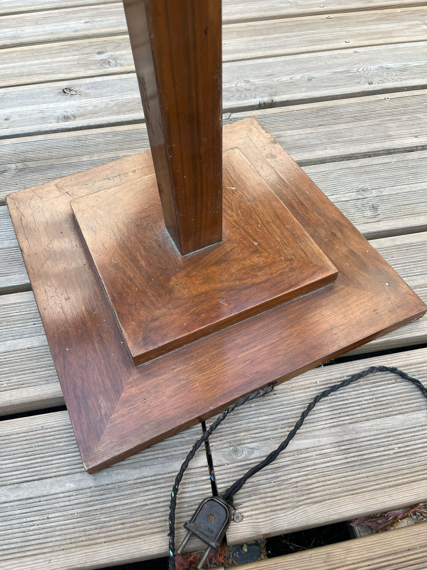 Floor lamp