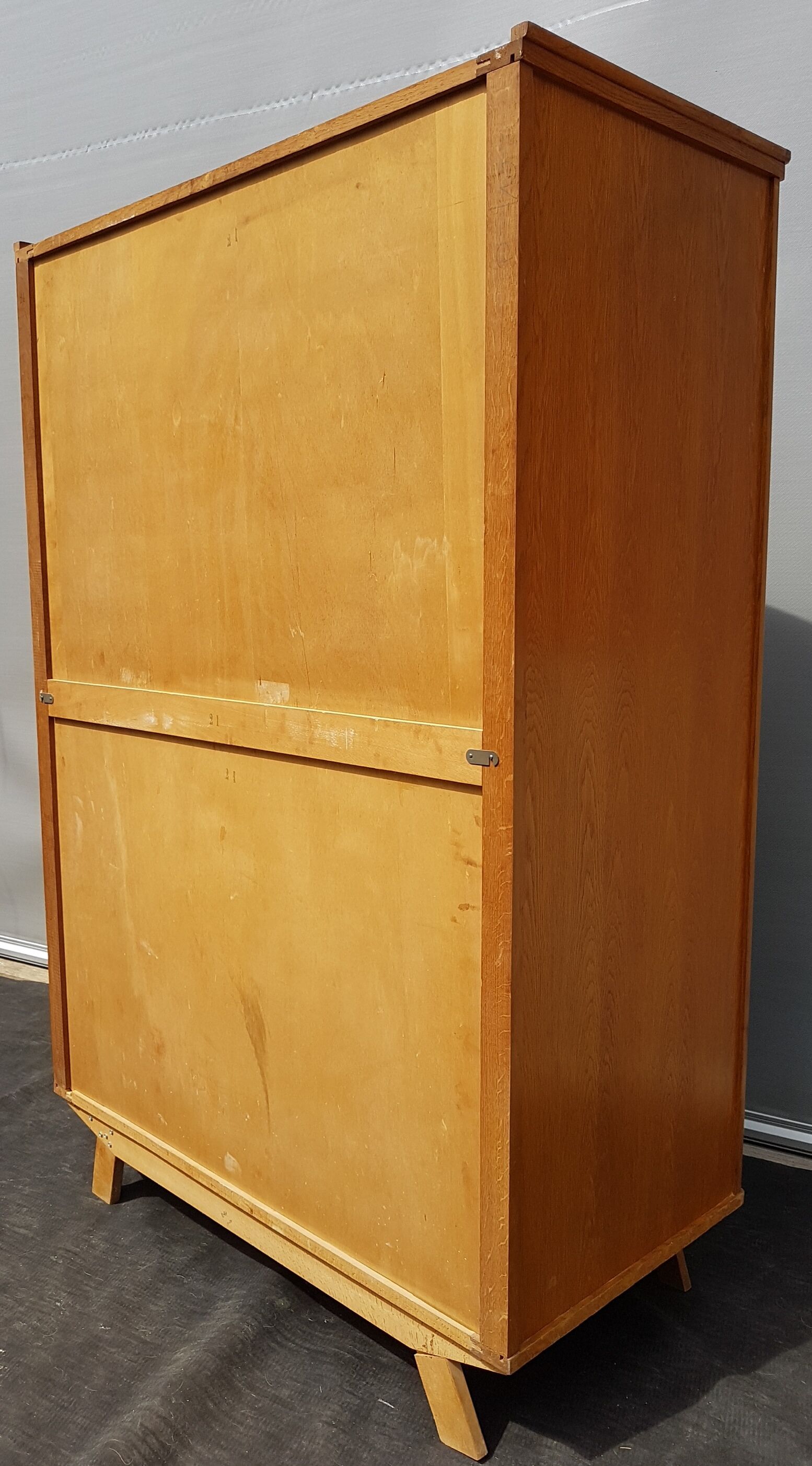 Vintage wardrobe 1950 feet compass