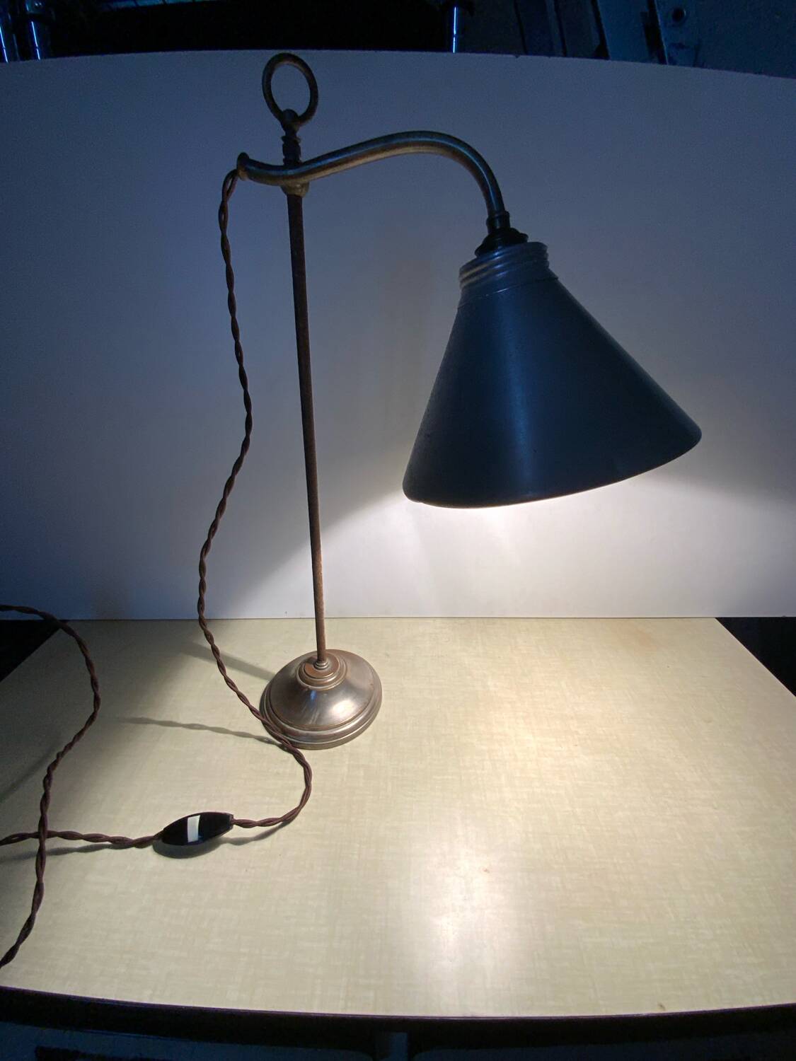 Desk lamp
