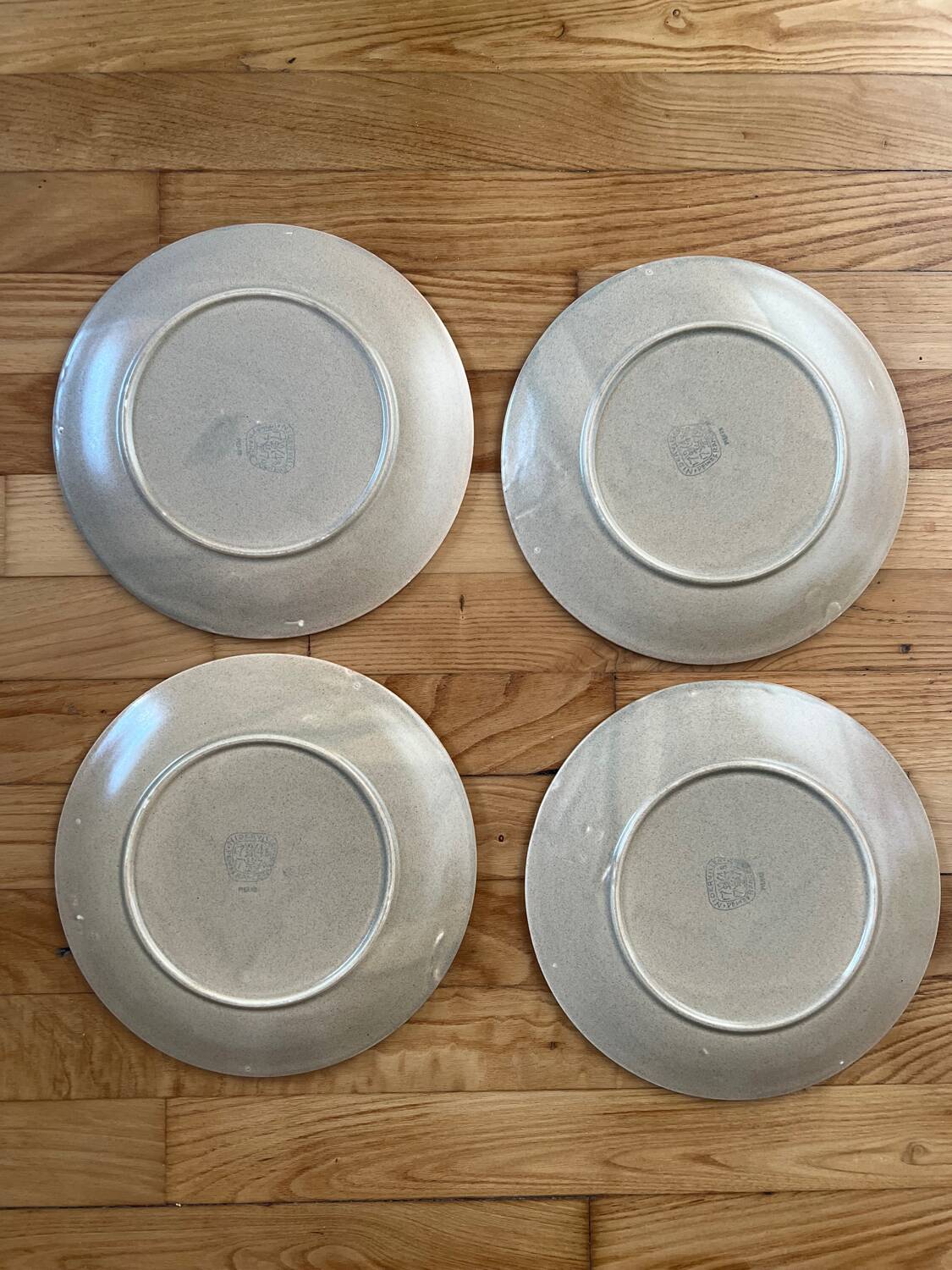 Niderville stoneware plate