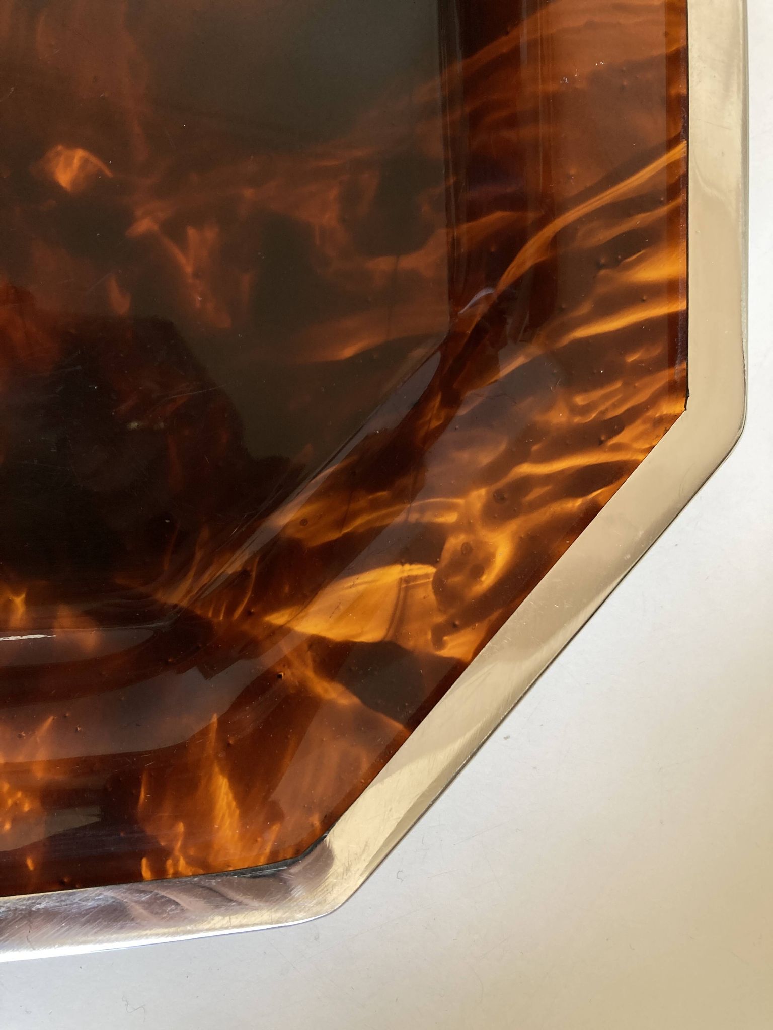 Plateau néo classique XXL en lucite écaille 1970