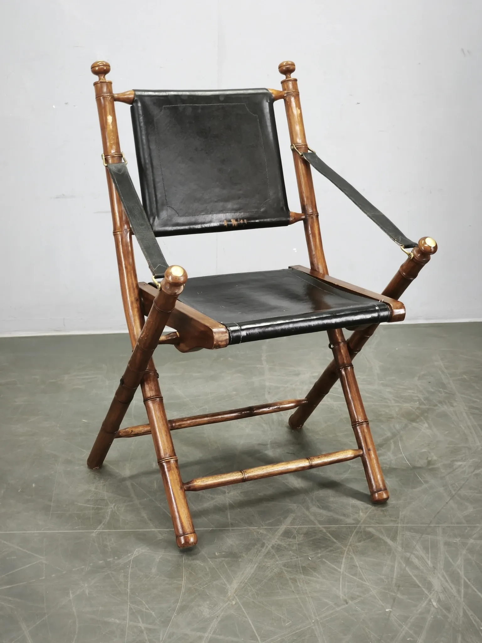 1970s French Folding Safari Chair in Teak, Black Leather and Brass