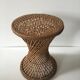 Tabouret en rotin et osier de forme diabolo