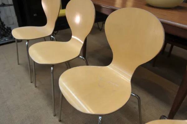 Lot de 4 chaises design métal et bois 1970 empilables