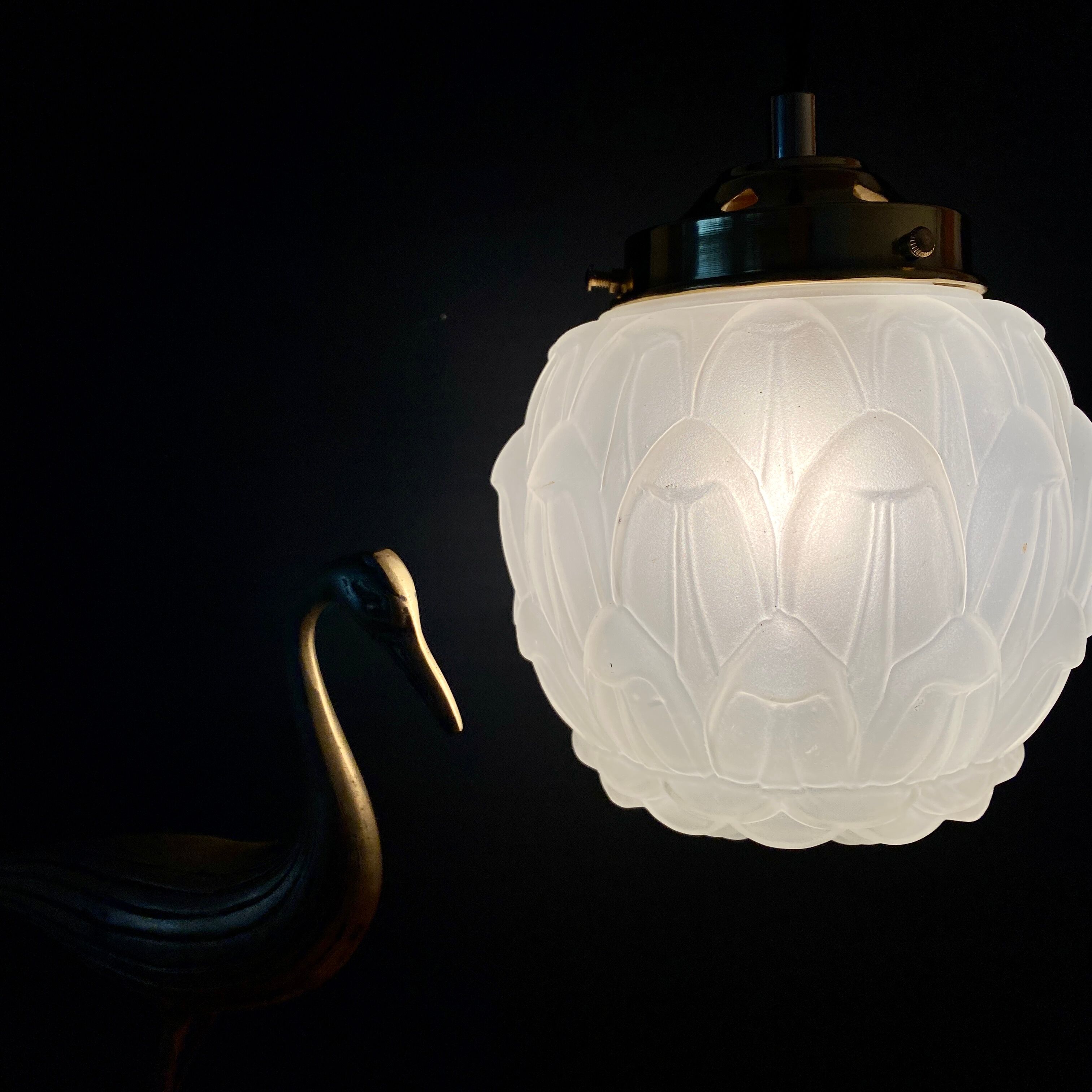 Vintage art deco globe pendant lamp in frosted glass