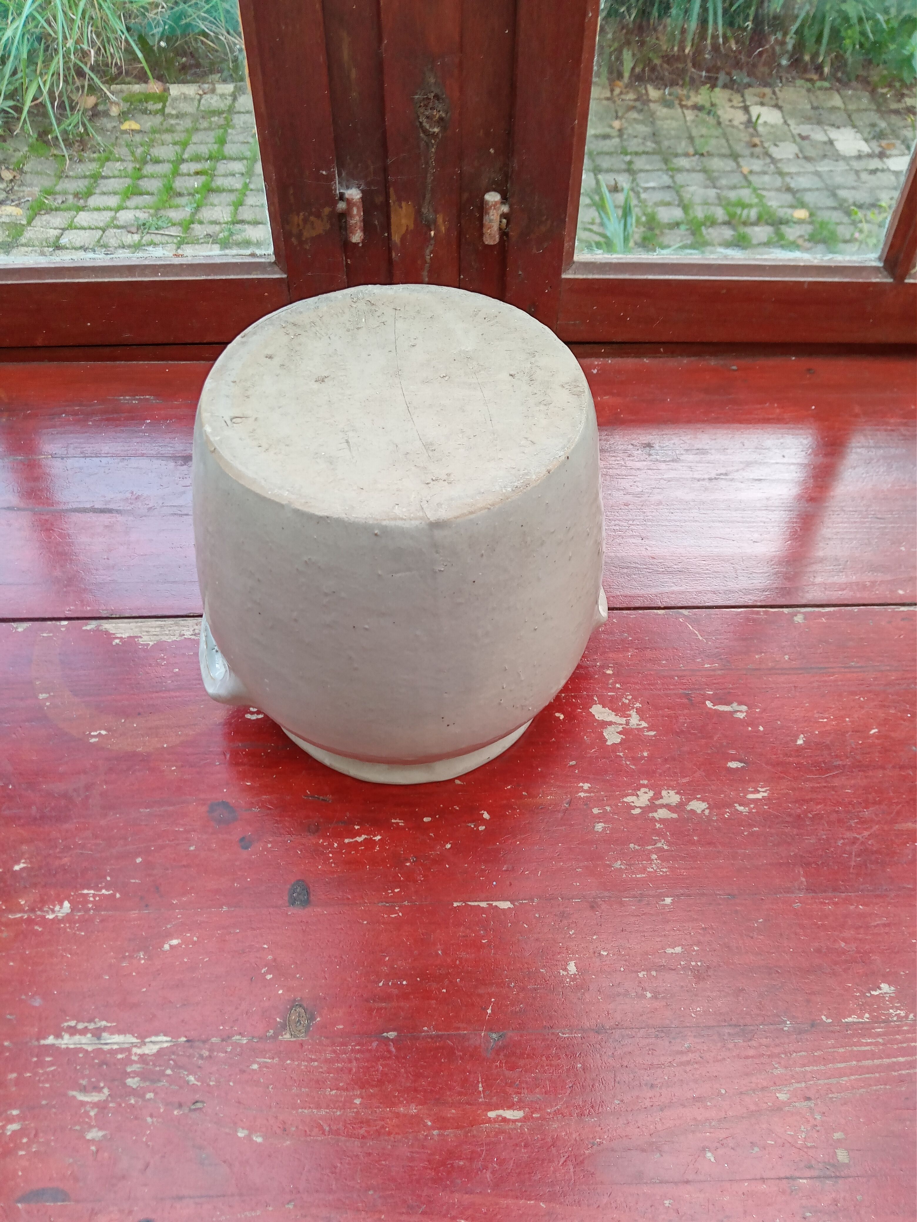 Off-white sandstone pot