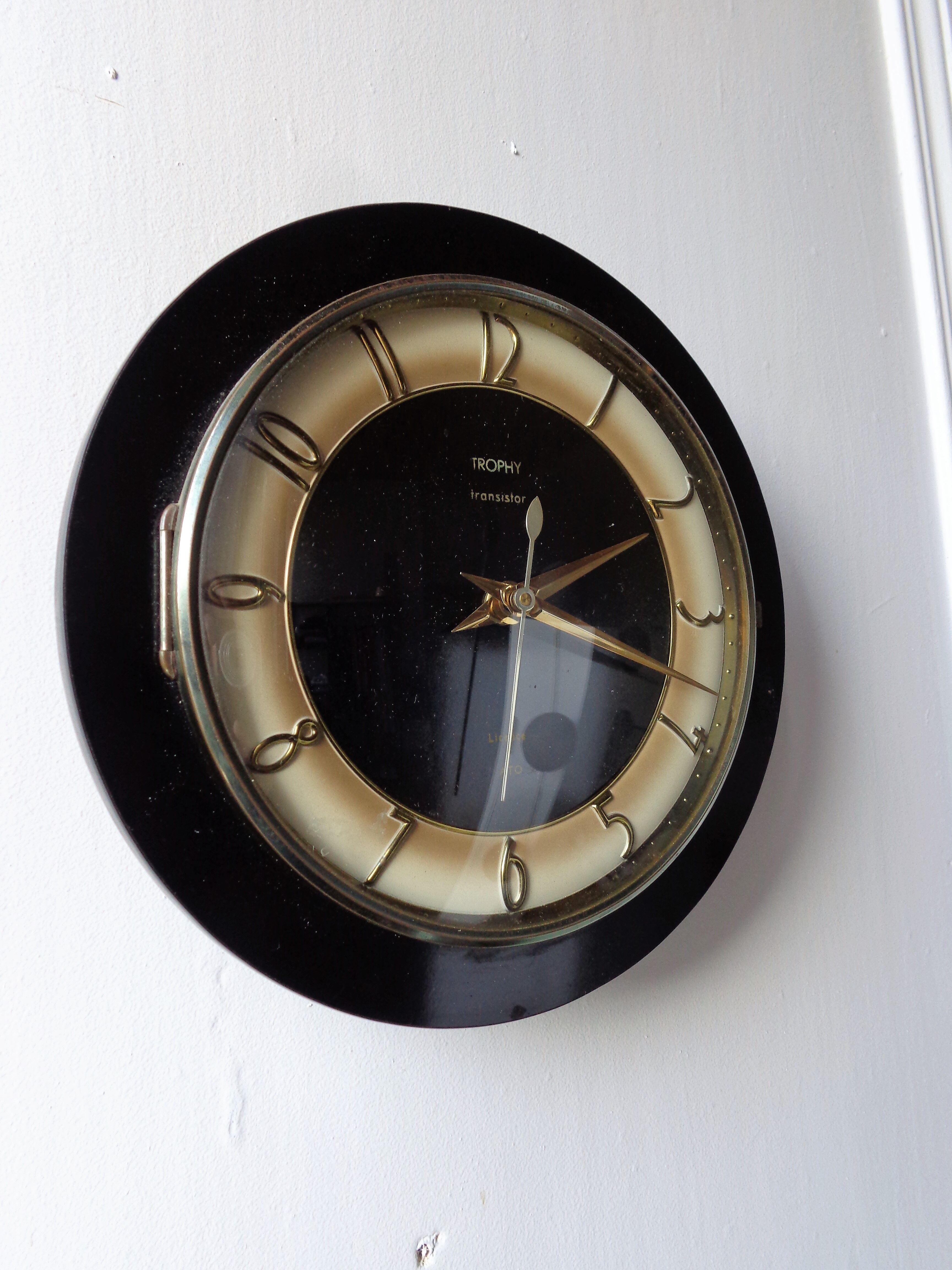 Formica wall pendulum