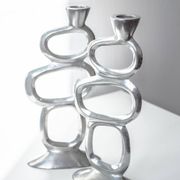 Paire de bougeoirs design par Matthew Hilton