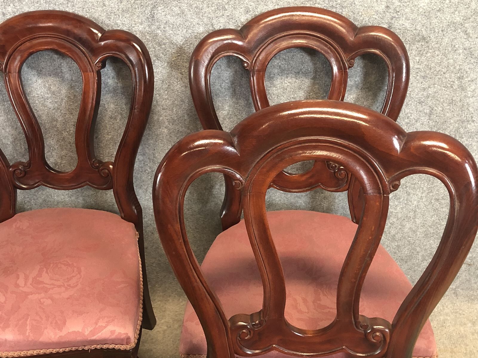 Suite de 6 chaises de style Victorien en acajou