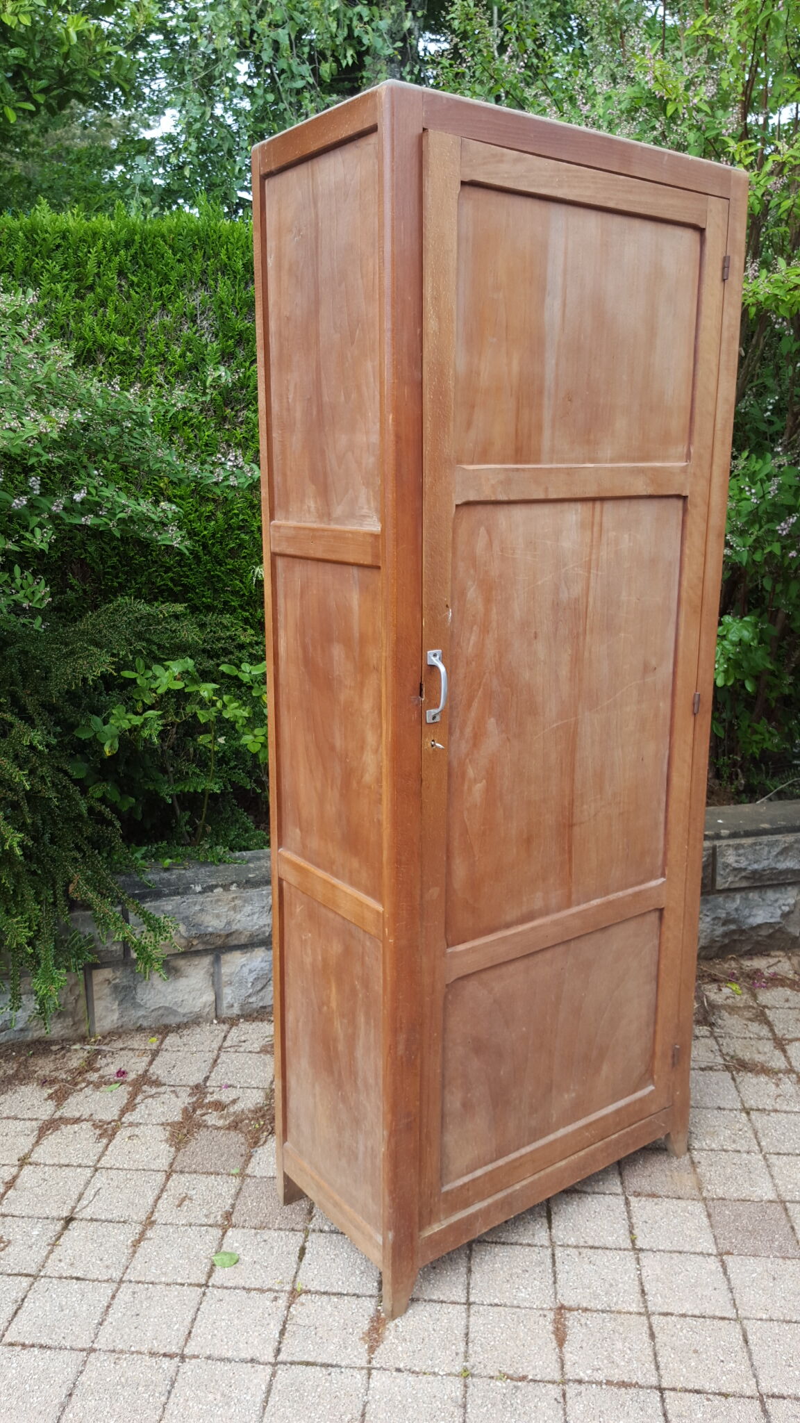 Parisian bonnetière cabinet