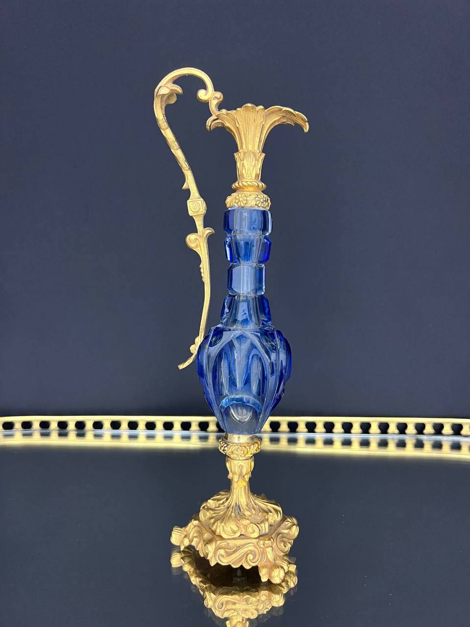 Cut blue crystal jug and gilded bronze, attributed to Baccarat.