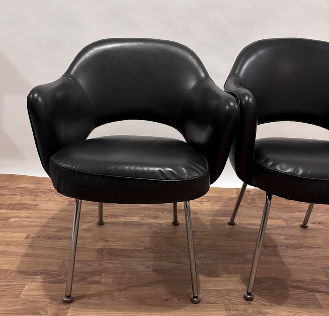 Conference chairs by Eero Saarinen for Knoll