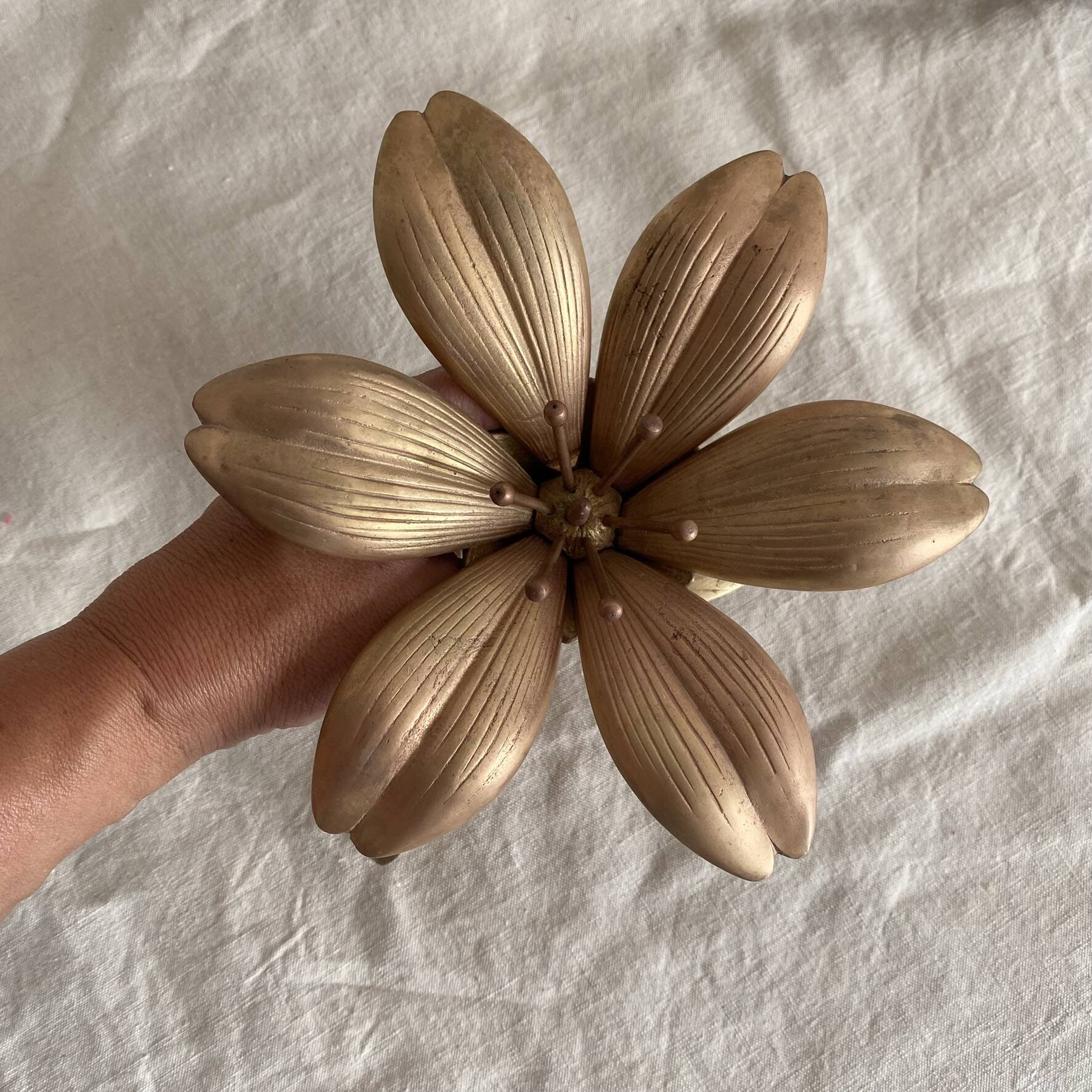 Brass flower, ashtray petals from the 60s-70s.