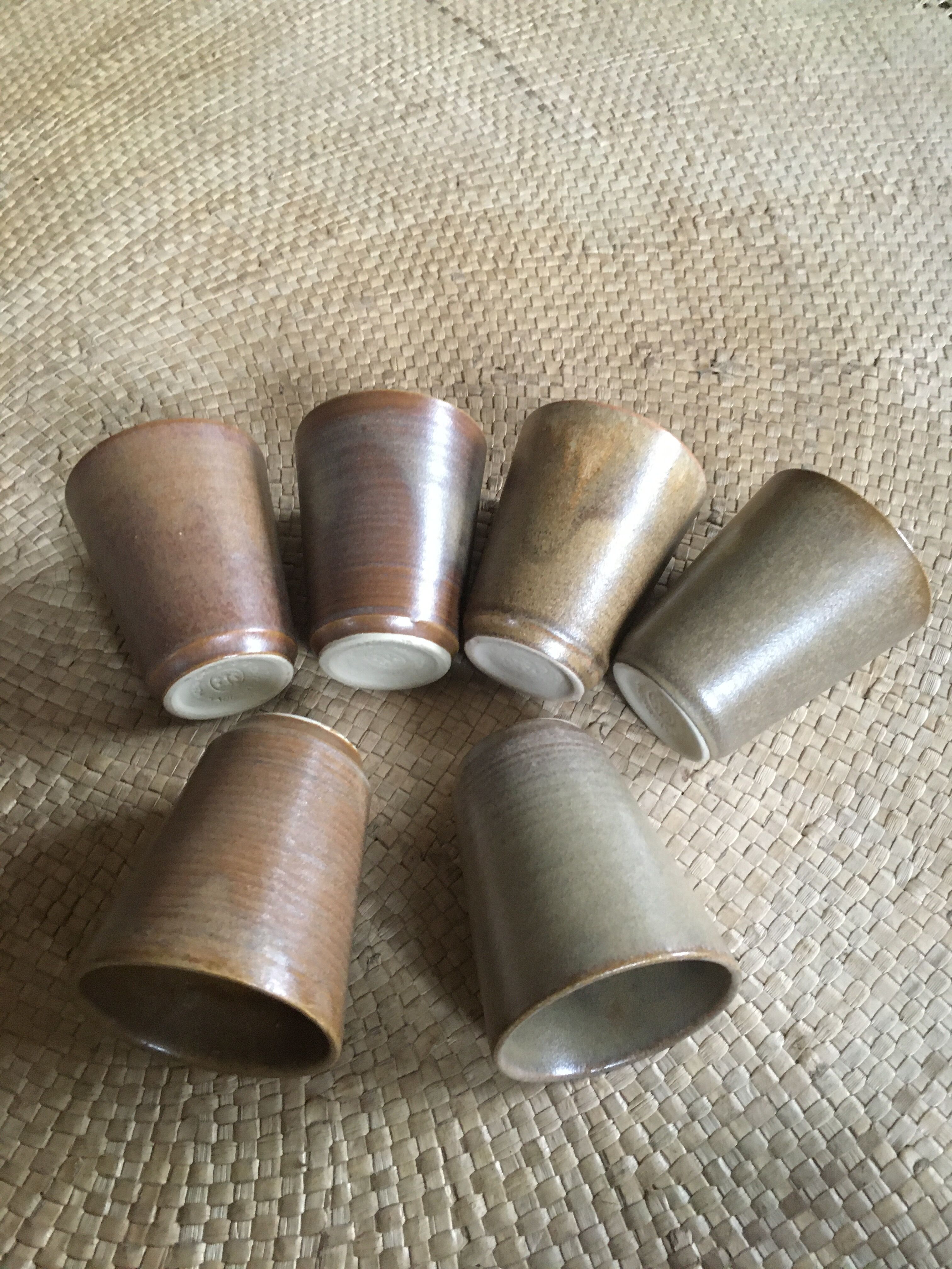 Series of 6 cups of sandstone