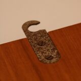 String shelf in wood and black metal