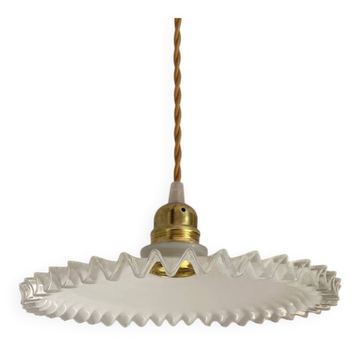 Vintage crenelated opaline suspension