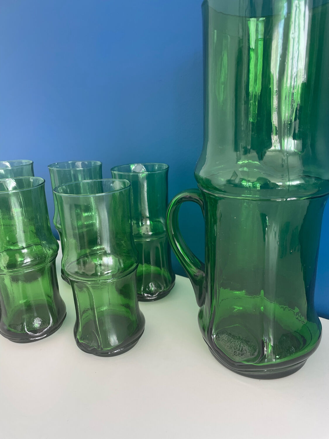 Service a eau carafe et verre vert vintage