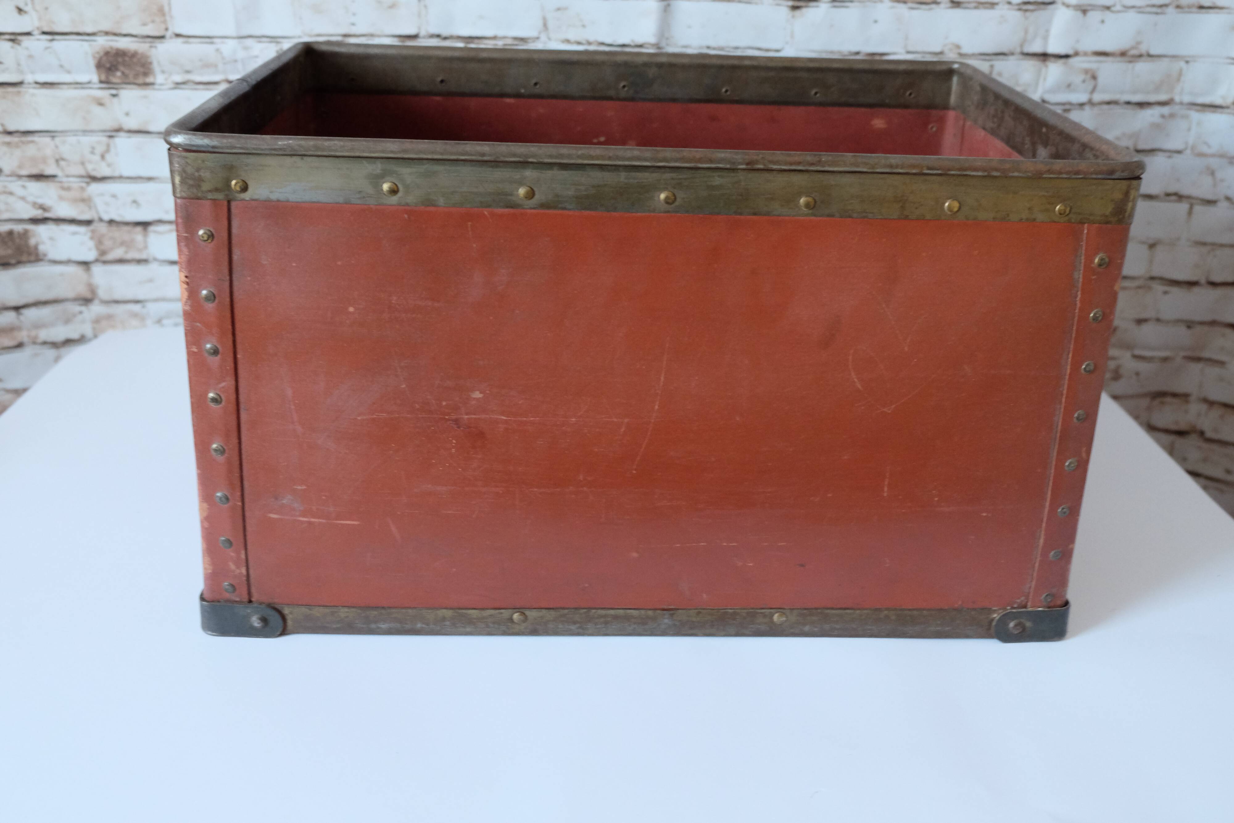 Industrial bin Suroy