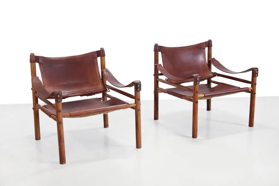 Deux fauteuils Arne Norell Sirocco en palissandre et cuir.