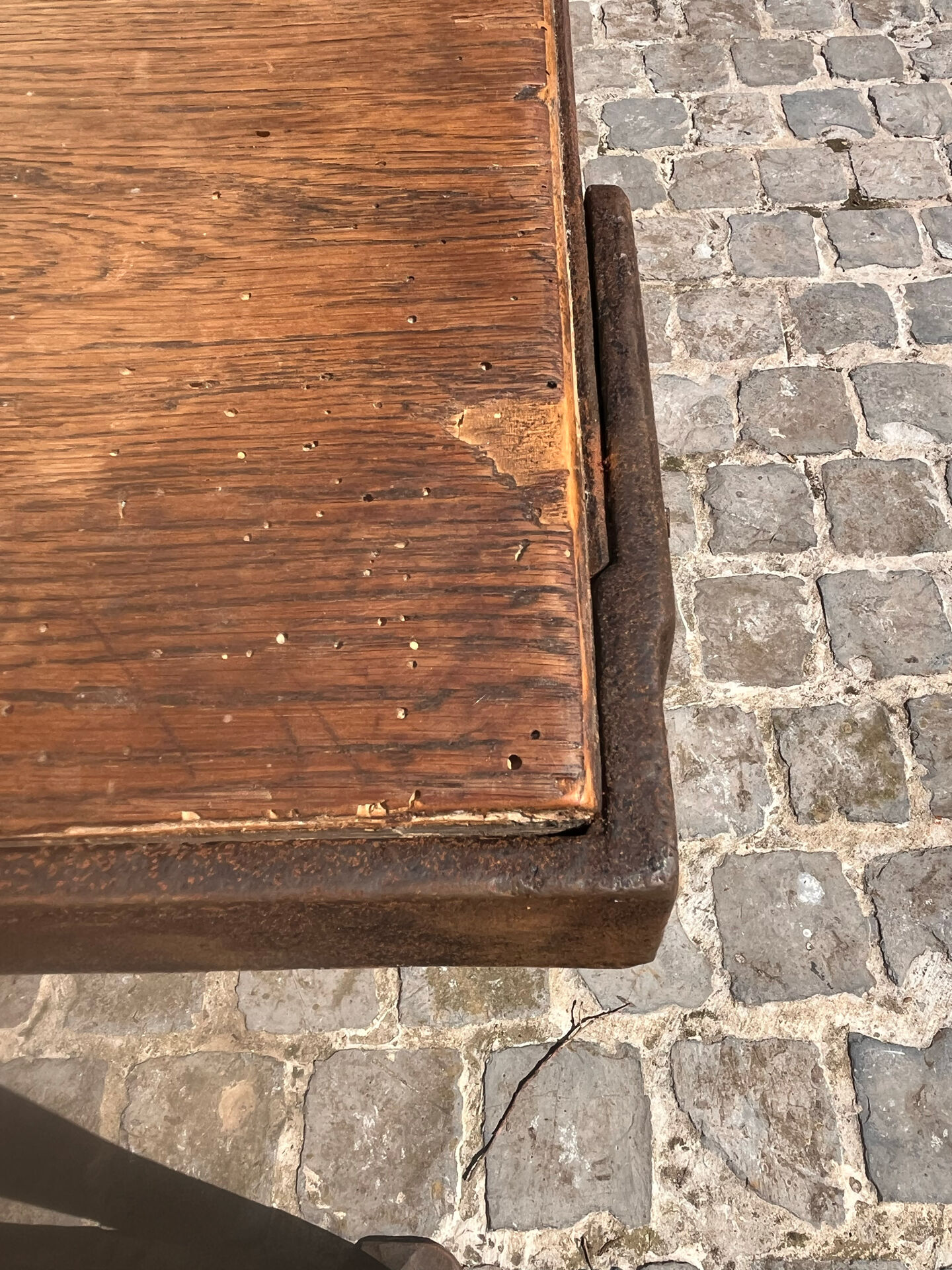 Workstation table