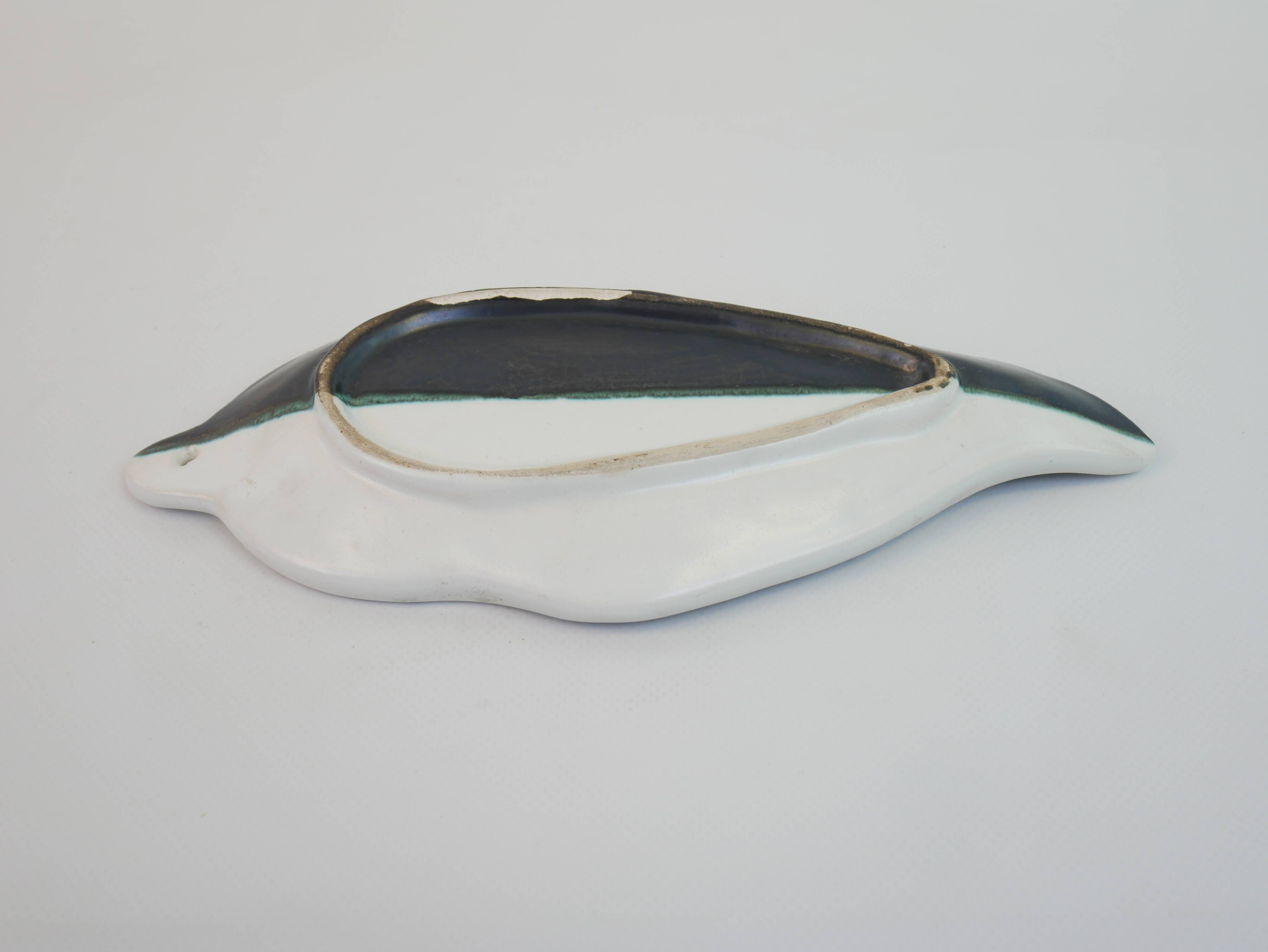 Leaf-shaped pocket emptier, two-tone ceramic by Cerenne Vallauris