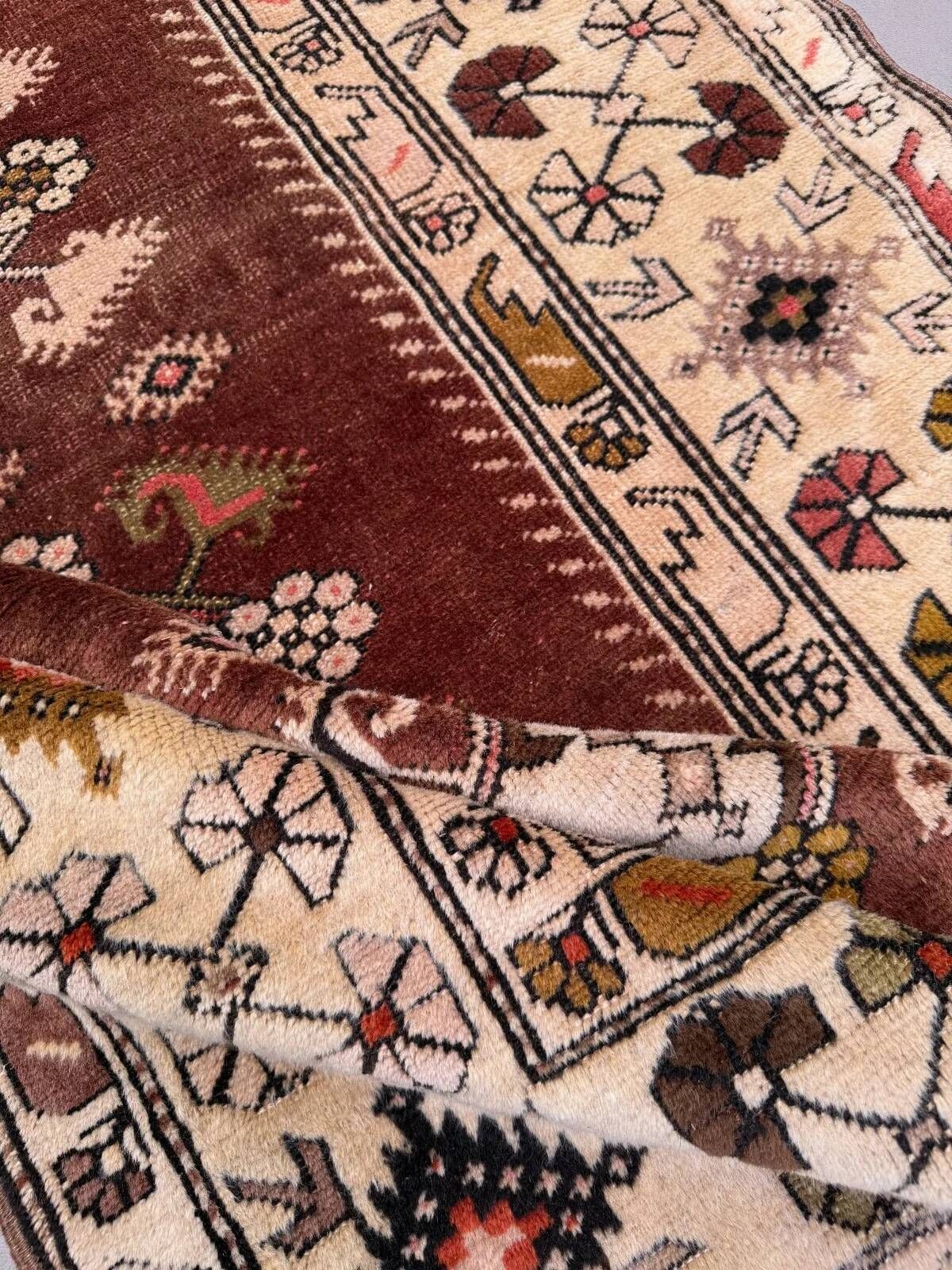 Turkish Milas rug 116x200 cm handmade vintage carpet Ushak 2573
