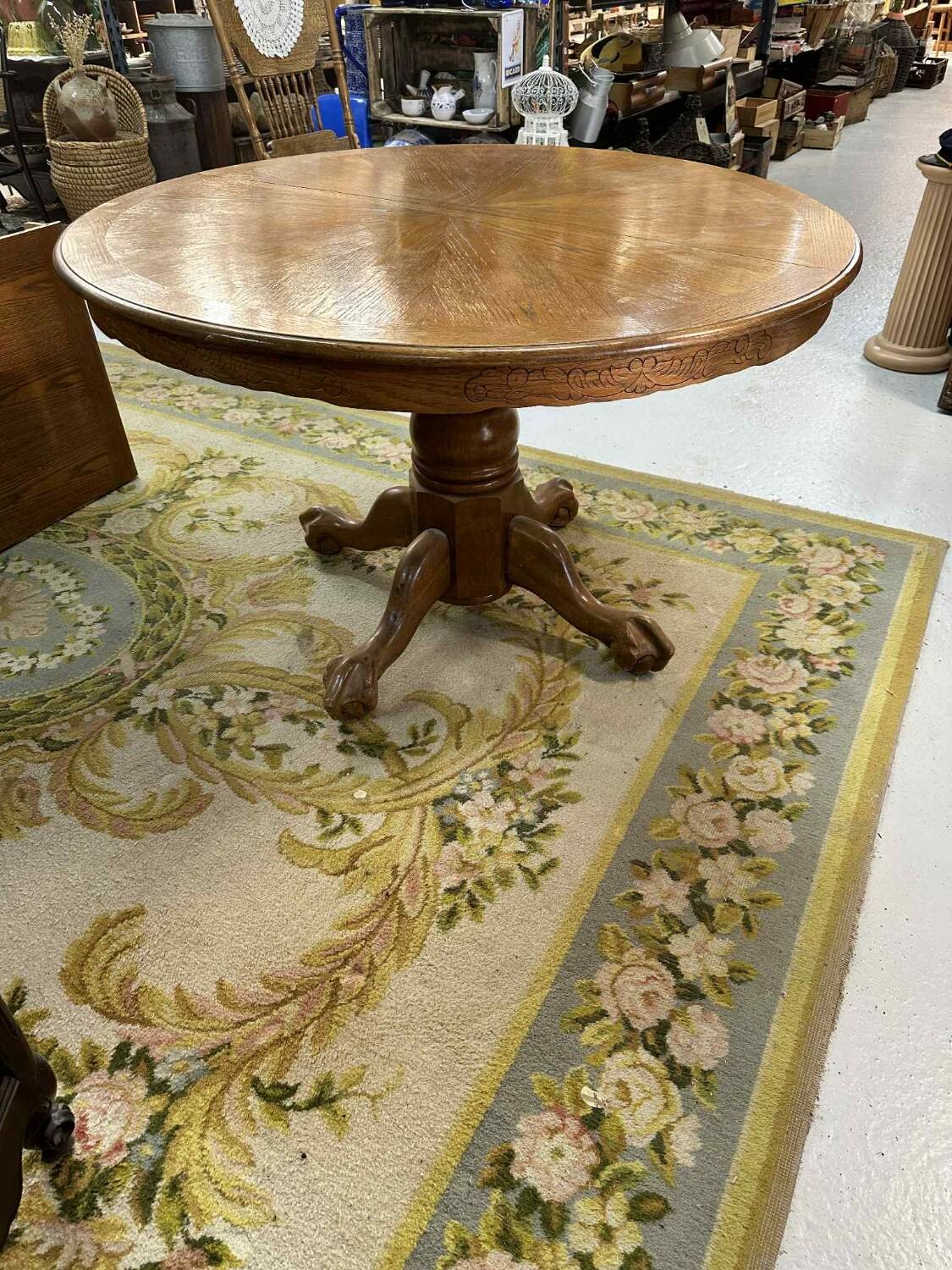 Extendable round table and 4 chairs