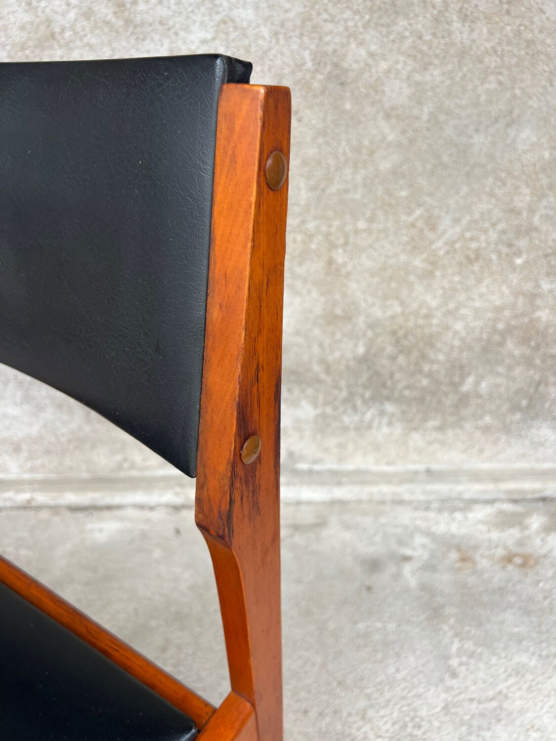 2 wooden and faux leather chairs in Scandinavian style