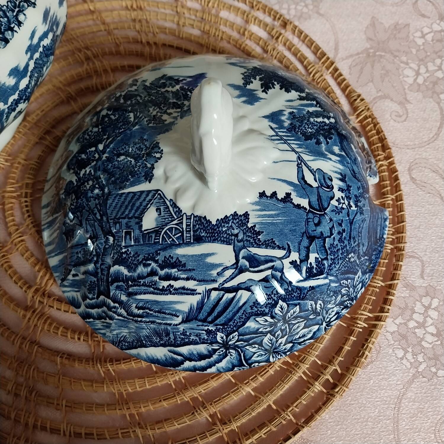 English soup tureen The Hunter by Myott
