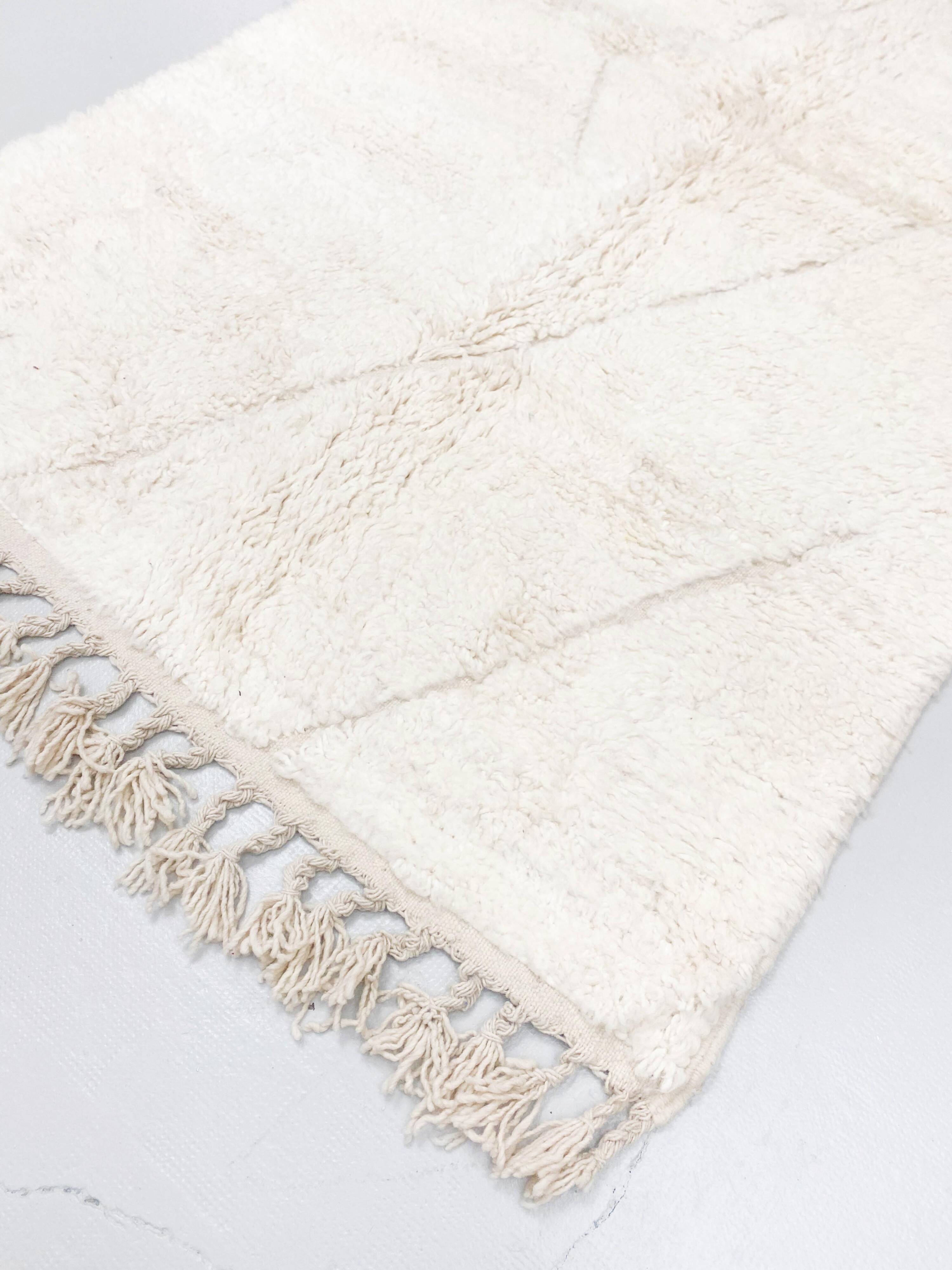 Tapis berbère marocain beni Ouarain à motifs de losanges gravés dans la trame 2,56x1,45m