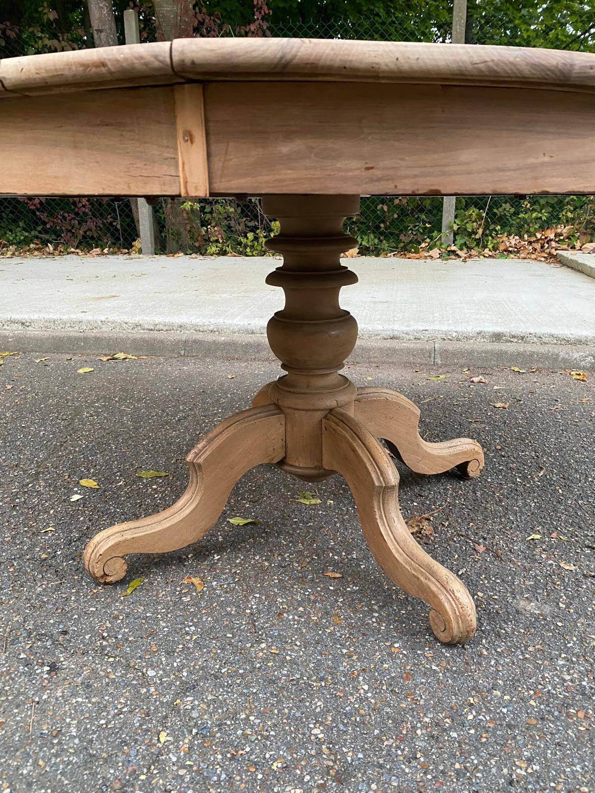 Table à manger ronde pied central extensible en chêne massif du 18ème 210