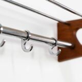 Porte-manteau en teck et acier par Børge Mogensen pour Søborg Møbler (Danemark, années 1960).