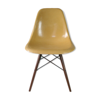 Chaise dsw "ochre light" Eames pour Herman Miller