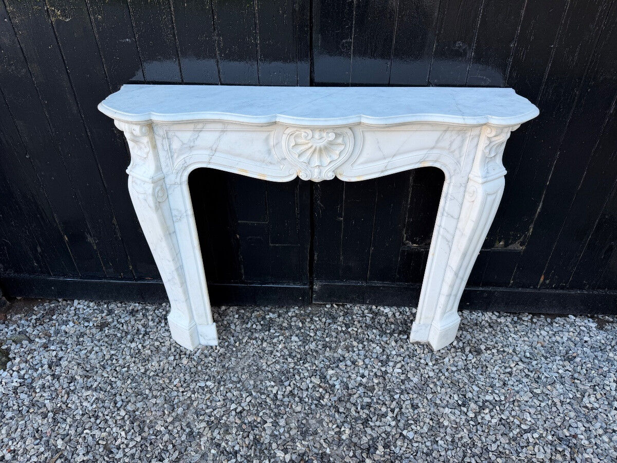 Louis XV style fireplace in Carrara marble, around 1900.