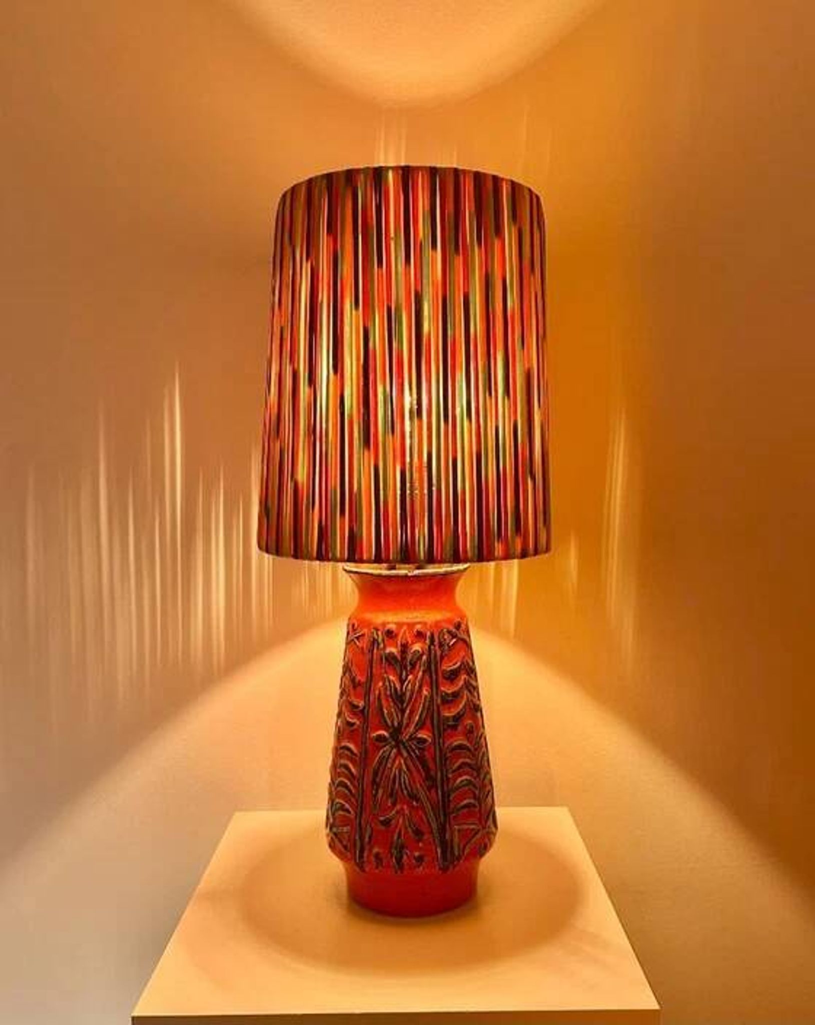 Lampe de table d'ambiance upcyclée à partir d'un vase en céramique Übelacker.