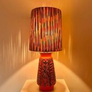 Lampe de table d'ambiance upcyclée à partir d'un vase en céramique Übelacker.