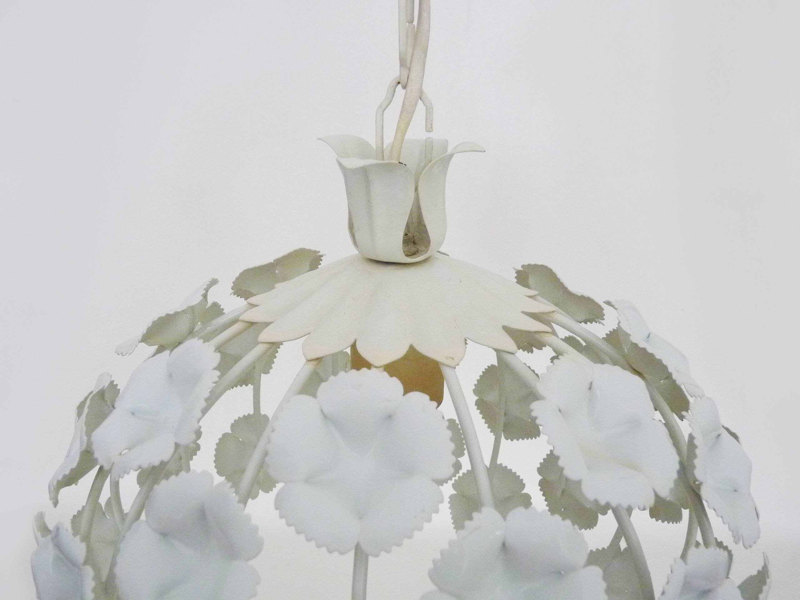 Suspension en métal blanc suspension florale. Années 70