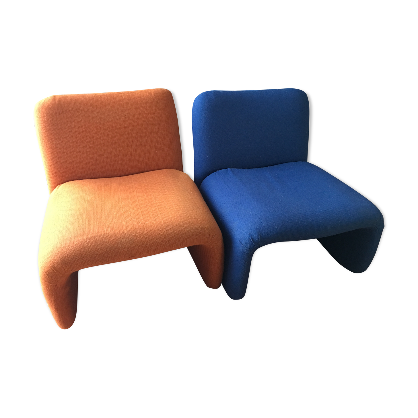 Paire de fauteuils bas typique années 70
