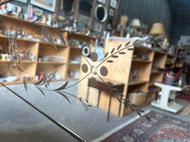 Antique XXL wall mirror (200 x 100 cm) with refined floral engravings