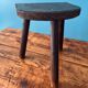 Tabouret tripode de traite en bois
